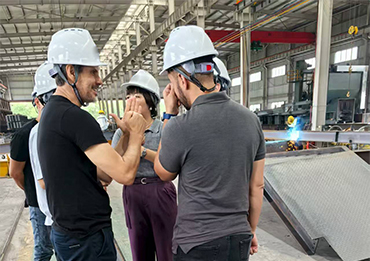 Yumisteel принимает бразильских клиентов на своих объектах