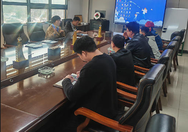 Совещание по анализу производственных технологий и поиску решений компании Yumisteel